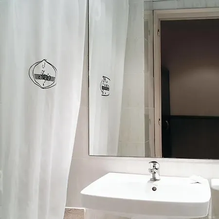 Adagio Hotell 2*